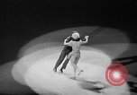 Standbild Eislaufen New York City USA, 1941, aus Sekunde 24 historischem Filmmaterial Videoclip 65675053559