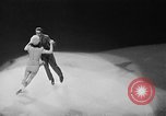 Standbild Eislaufen New York City USA, 1941, aus Sekunde 25 historischem Filmmaterial Videoclip 65675053559