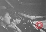 Standbild Eislaufen New York City USA, 1941, aus Sekunde 30 historischem Filmmaterial Videoclip 65675053559