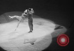 Standbild Eislaufen New York City USA, 1941, aus Sekunde 33 historischem Filmmaterial Videoclip 65675053559