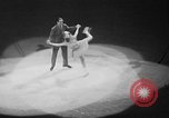 Standbild Eislaufen New York City USA, 1941, aus Sekunde 34 historischem Filmmaterial Videoclip 65675053559