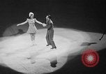 Standbild Eislaufen New York City USA, 1941, aus Sekunde 36 historischem Filmmaterial Videoclip 65675053559