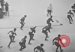 Standbild Eislaufen New York City USA, 1941, aus Sekunde 51 historischem Filmmaterial Videoclip 65675053559