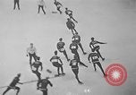 Standbild Eislaufen New York City USA, 1941, aus Sekunde 52 historischem Filmmaterial Videoclip 65675053559