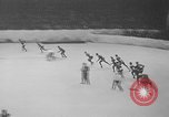 Standbild Eislaufen New York City USA, 1941, aus Sekunde 54 historischem Filmmaterial Videoclip 65675053559