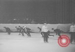Standbild Eislaufen New York City USA, 1941, aus Sekunde 58 historischem Filmmaterial Videoclip 65675053559