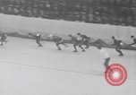 Standbild Eislaufen New York City USA, 1941, aus Sekunde 60 historischem Filmmaterial Videoclip 65675053559