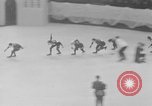 Standbild Eislaufen New York City USA, 1941, aus Sekunde 61 historischem Filmmaterial Videoclip 65675053559