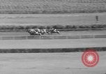 Image course de chevaux Arlington Park Illinois USA, 1941, de la seconde 22 séquences d'archives historiques vidéo 65675053570