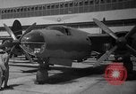 Image Visites de Prince George Martin Aircraft Factory Middle River Maryland USA, 1941, de la seconde 11 séquences d'archives historiques vidéo 65675053575