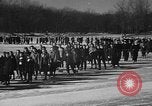 Standbild Eislaufen La Crosse Wisconsin USA, 1942, aus Sekunde 5 historischem Filmmaterial Videoclip 65675053586