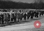 Standbild Eislaufen La Crosse Wisconsin USA, 1942, aus Sekunde 6 historischem Filmmaterial Videoclip 65675053586