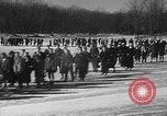 Standbild Eislaufen La Crosse Wisconsin USA, 1942, aus Sekunde 7 historischem Filmmaterial Videoclip 65675053586