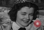 Standbild Eislaufen La Crosse Wisconsin USA, 1942, aus Sekunde 8 historischem Filmmaterial Videoclip 65675053586