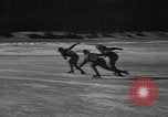 Standbild Eislaufen La Crosse Wisconsin USA, 1942, aus Sekunde 26 historischem Filmmaterial Videoclip 65675053586
