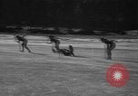 Standbild Eislaufen La Crosse Wisconsin USA, 1942, aus Sekunde 27 historischem Filmmaterial Videoclip 65675053586