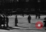 Standbild Eislaufen La Crosse Wisconsin USA, 1942, aus Sekunde 29 historischem Filmmaterial Videoclip 65675053586