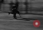 Standbild Eislaufen La Crosse Wisconsin USA, 1942, aus Sekunde 39 historischem Filmmaterial Videoclip 65675053586
