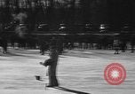 Standbild Eislaufen La Crosse Wisconsin USA, 1942, aus Sekunde 43 historischem Filmmaterial Videoclip 65675053586
