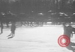 Standbild Eislaufen La Crosse Wisconsin USA, 1942, aus Sekunde 47 historischem Filmmaterial Videoclip 65675053586