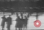 Standbild Eislaufen La Crosse Wisconsin USA, 1942, aus Sekunde 48 historischem Filmmaterial Videoclip 65675053586
