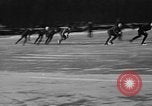 Standbild Eislaufen La Crosse Wisconsin USA, 1942, aus Sekunde 51 historischem Filmmaterial Videoclip 65675053586