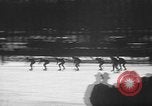 Standbild Eislaufen La Crosse Wisconsin USA, 1942, aus Sekunde 54 historischem Filmmaterial Videoclip 65675053586
