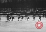 Standbild Eislaufen La Crosse Wisconsin USA, 1942, aus Sekunde 55 historischem Filmmaterial Videoclip 65675053586