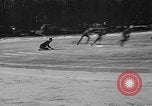 Standbild Eislaufen La Crosse Wisconsin USA, 1942, aus Sekunde 57 historischem Filmmaterial Videoclip 65675053586