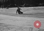 Standbild Eislaufen La Crosse Wisconsin USA, 1942, aus Sekunde 58 historischem Filmmaterial Videoclip 65675053586