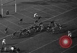 Standbild Fußballspiel Los Angeles California USA, 1936, aus Sekunde 37 historischem Filmmaterial Videoclip 65675053652