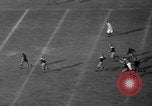 Standbild Fußballspiel Los Angeles California USA, 1936, aus Sekunde 52 historischem Filmmaterial Videoclip 65675053652