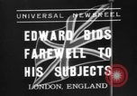 Standbild Britische Bürger hören Radio Broadcasts London England Vereinigtes Königreich, 1936, aus Sekunde 4 historischem Filmmaterial Videoclip 65675053653