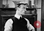 Standbild Britische Bürger hören Radio Broadcasts London England Vereinigtes Königreich, 1936, aus Sekunde 40 historischem Filmmaterial Videoclip 65675053653