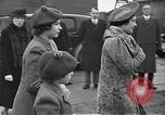 Immagine di King George VI decora truppe Regno Unito, 1942, secondo 7 filmato di repertorio 65675053677