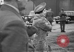 Immagine di King George VI decora truppe Regno Unito, 1942, secondo 8 filmato di repertorio 65675053677