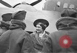 Immagine di King George VI decora truppe Regno Unito, 1942, secondo 12 filmato di repertorio 65675053677