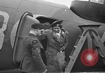 Immagine di King George VI decora truppe Regno Unito, 1942, secondo 21 filmato di repertorio 65675053677