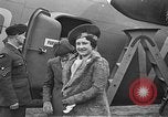 Immagine di King George VI decora truppe Regno Unito, 1942, secondo 24 filmato di repertorio 65675053677
