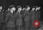 Immagine di King George VI decora truppe Regno Unito, 1942, secondo 53 filmato di repertorio 65675053677