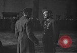 Immagine di King George VI decora truppe Regno Unito, 1942, secondo 59 filmato di repertorio 65675053677