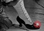 Standbild Abend Schuhe Florenz Italien, 1951, aus Sekunde 1 historischem Filmmaterial Videoclip 65675053695