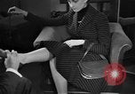 Standbild Abend Schuhe Florenz Italien, 1951, aus Sekunde 7 historischem Filmmaterial Videoclip 65675053695