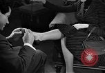 Standbild Abend Schuhe Florenz Italien, 1951, aus Sekunde 8 historischem Filmmaterial Videoclip 65675053695