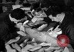 Standbild Abend Schuhe Florenz Italien, 1951, aus Sekunde 25 historischem Filmmaterial Videoclip 65675053695