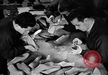 Standbild Abend Schuhe Florenz Italien, 1951, aus Sekunde 27 historischem Filmmaterial Videoclip 65675053695