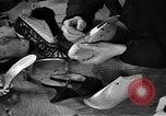 Standbild Abend Schuhe Florenz Italien, 1951, aus Sekunde 28 historischem Filmmaterial Videoclip 65675053695
