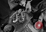 Standbild Abend Schuhe Florenz Italien, 1951, aus Sekunde 56 historischem Filmmaterial Videoclip 65675053695