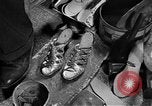 Standbild Abend Schuhe Florenz Italien, 1951, aus Sekunde 58 historischem Filmmaterial Videoclip 65675053695
