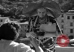 Standbild Lace doilies Portofino Italien, 1951, aus Sekunde 36 historischem Filmmaterial Videoclip 65675053696
